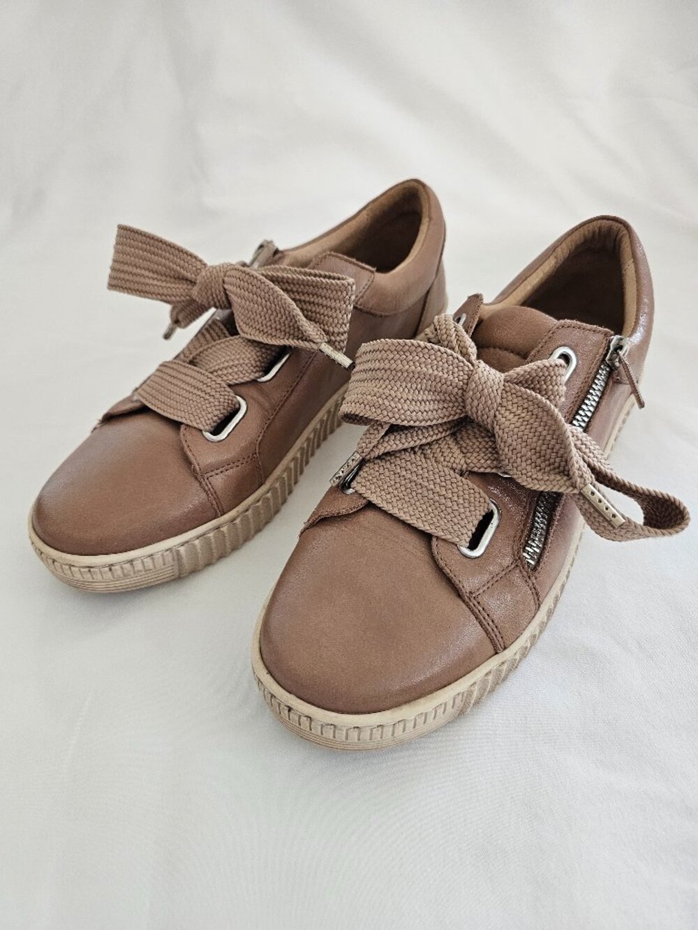 EOS Jovi Sneaker Women's Shoe